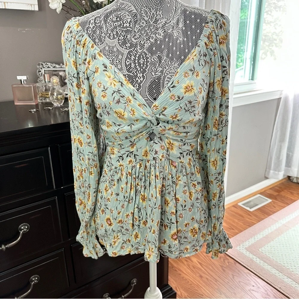 Angie Floral Sage Green Babydoll Long Sleeve Boho Smocked Peplum Top Size Small - Picture 2 of 16